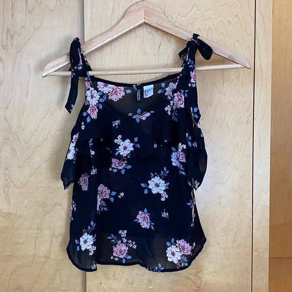 H & M Blouse - Picture 2 of 3